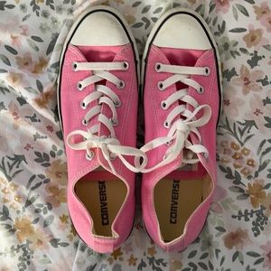 Converse sneakers pink